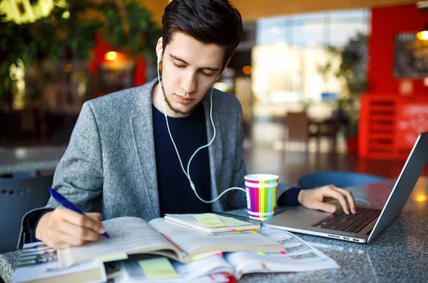 Economics Tutor British Curriculum